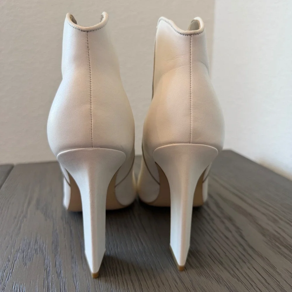 Marc Fisher LTD White Leather Pointed Toe V-Cut Ankle Boots 10M Block Heel